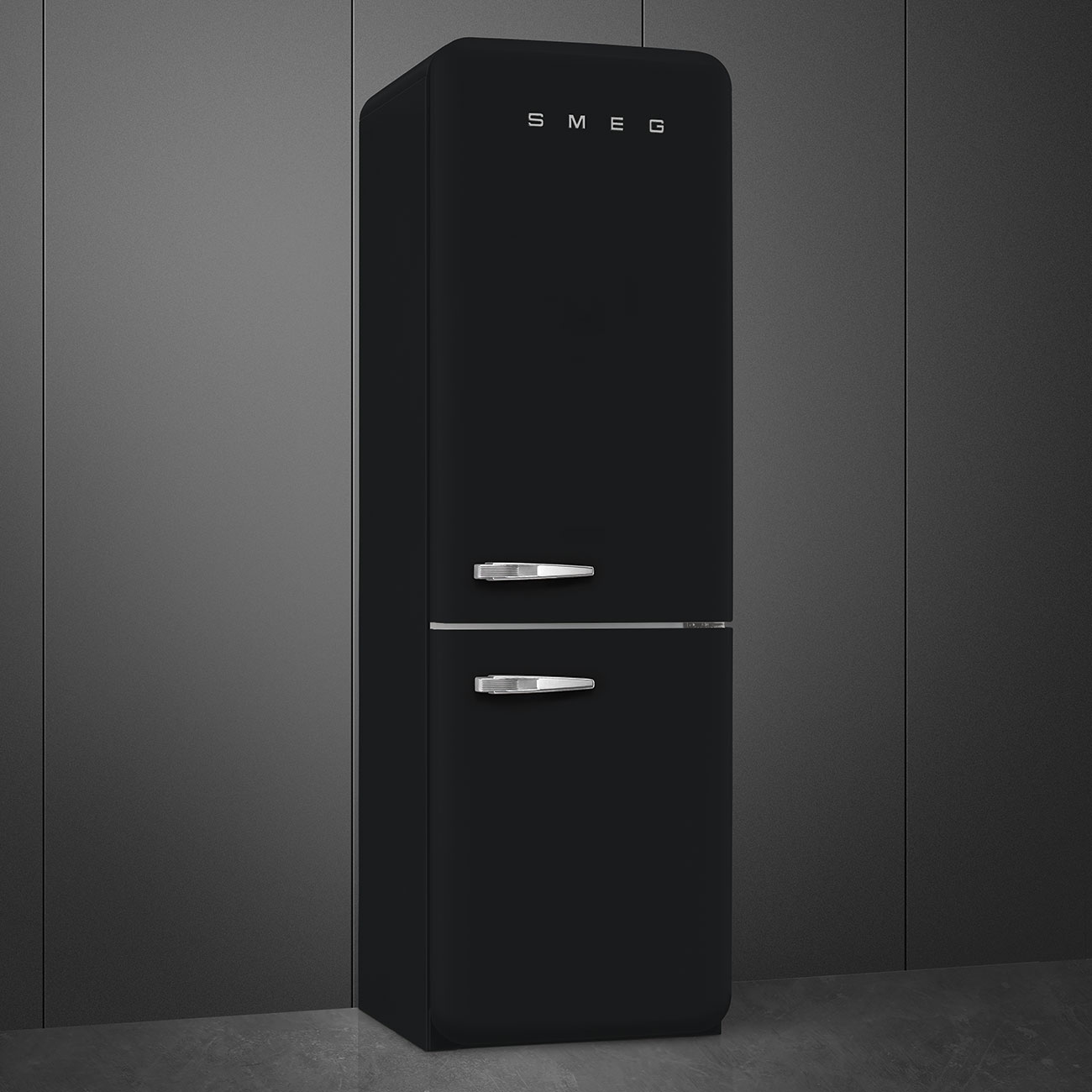 Smeg FAB32RBLM6 Retro-Kühl-/Gefrierkombination in Schwarz-Matt – Galerieansicht 1