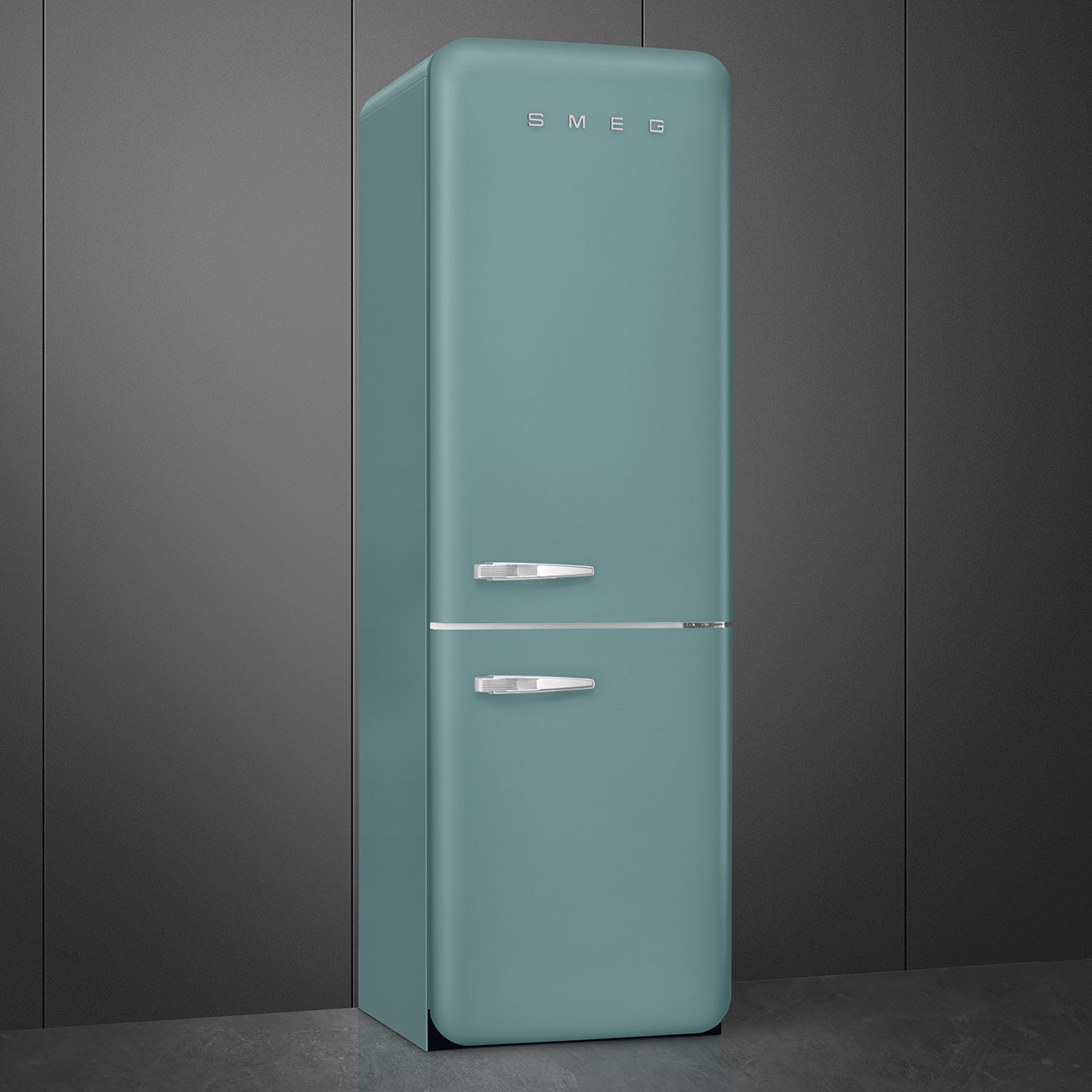 Smeg FAB32REGM6 Retro-Kühl-/Gefrierkombination in Emerald Green-Matt – Galerieansicht 1