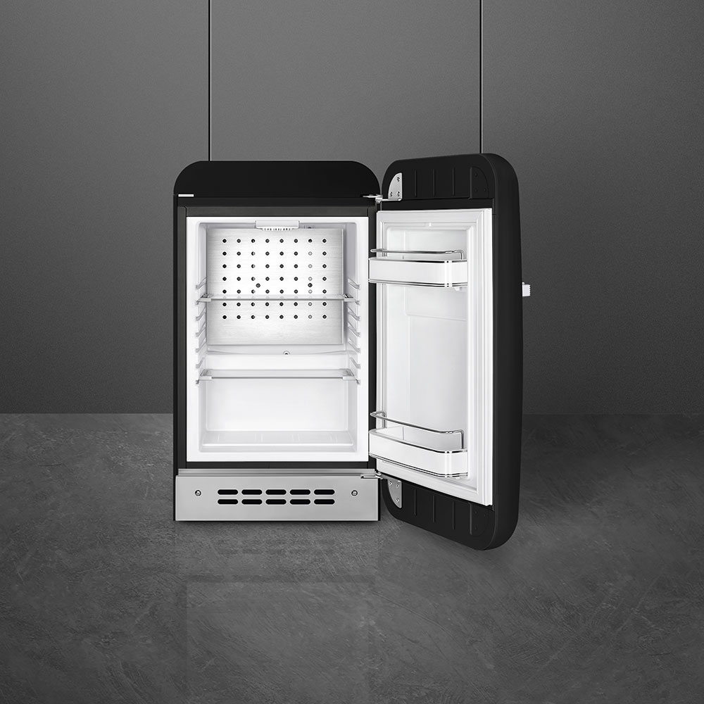 Smeg FAB5RBL6 Minibar Retrokühlschrank Schwarz – Innenansicht
