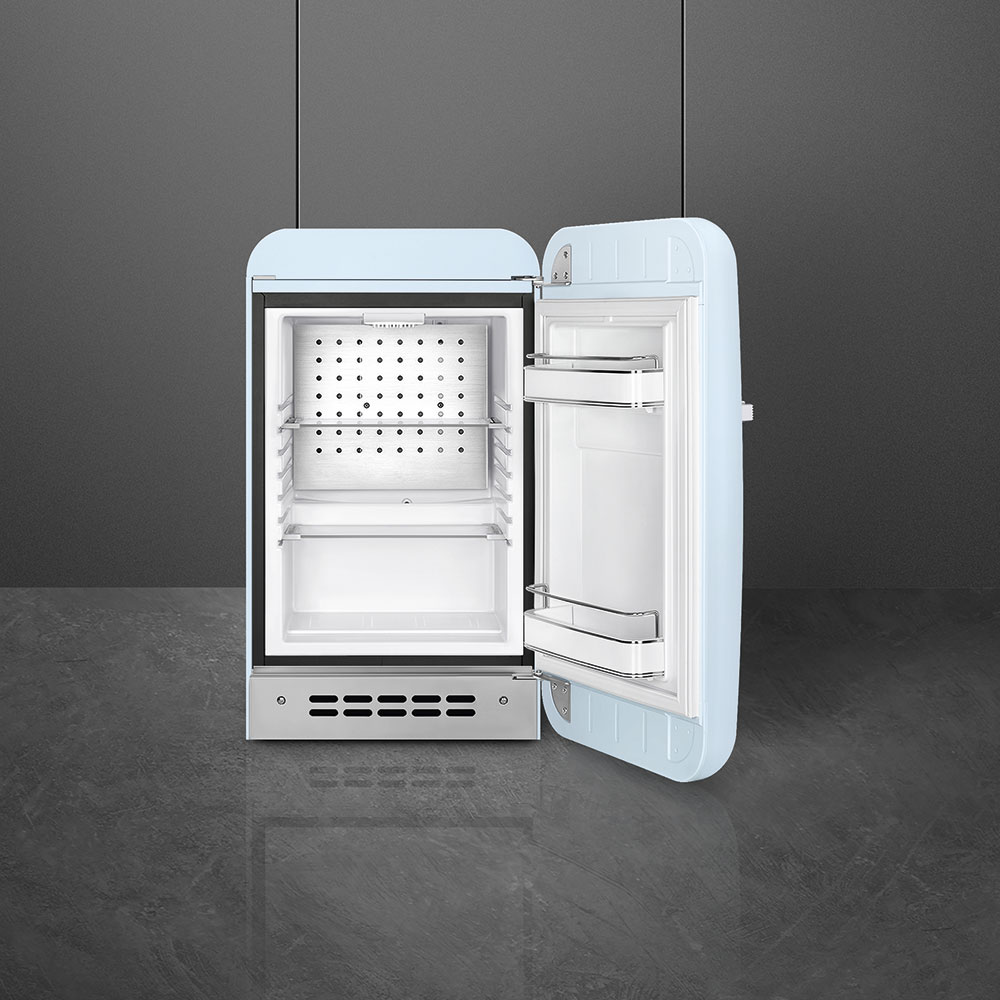 Smeg FAB5RPB6 Minibar Retrokühlschrank Pastellblau – Innenansicht